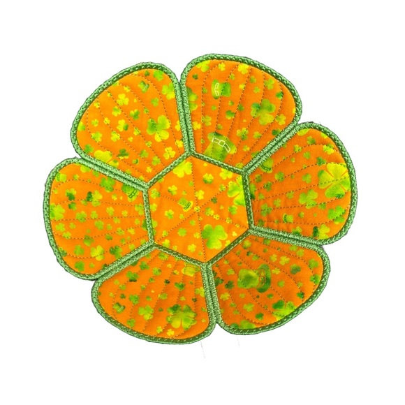 Hand Crafted Basket Center Piece Bowl Quilted 8 round x 3 in tall Shamrock - Picture 3 of 15